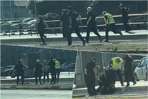 DRAMA U CENTRU SARAJEVA: Policajci savladali stranca s nožem na tramvajskoj stanici (FOTO, VIDEO)