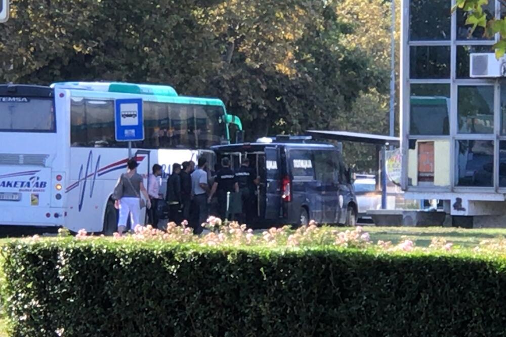 POLICIJA U LOZNICI UHVATILA OKO 100 NELEGALNIH MIGRANATA: Sačekali ih na autobuskoj stanici i prosledili u prihvatne centre