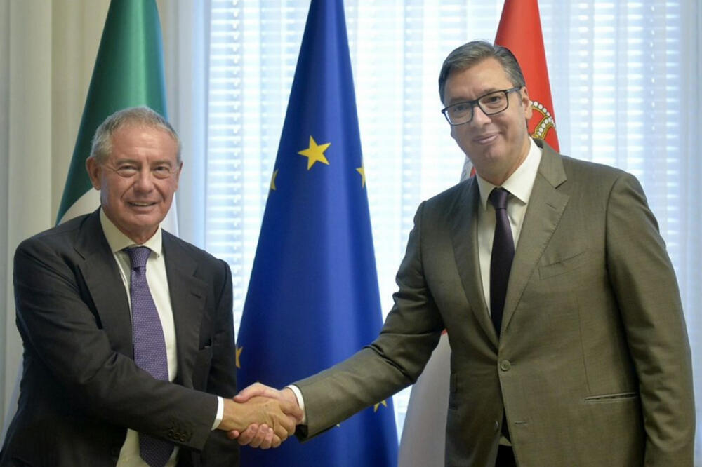 "ODLIČAN SASTANAK SA MINISTROM URSOM" Predsednik Vučić razgovarao sa italijanskim ministrom za preduzetništvo (FOTO)
