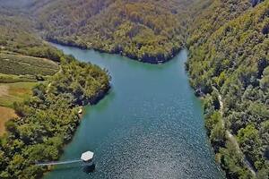 MEŠTANI SUMNJAJU DA JE NA DNU NUKLEARNI OTPAD?! Ovo jezero u Srbiji prate MRAČNE TEORIJE ZAVERE, A evo i zašto! VIDEO