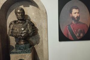 KNEZ MIHAILO JE BIO DRŽAVNIK I UMETNIK: Za važan jubilej u rodnom Kragujevcu otvorena IZLOŽBA sa ličnim predmetima i portretima