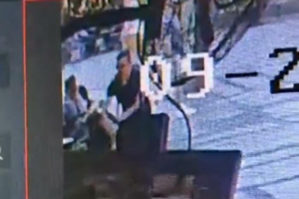 UŽAS! OVO JE TRENUTAK NAPADA NA DIREKTORA RESTORANA U KNEZ MIHAILOVOJ: Osvanuo snimak sa sigurnosnih kamera! VIDEO