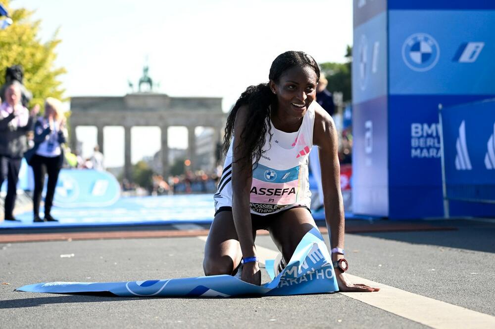 NAPRAVILA NEVIĐENO ČUDO U BERLINU: Etiopljanka oborila SVETSKI REKORD u maratonu!