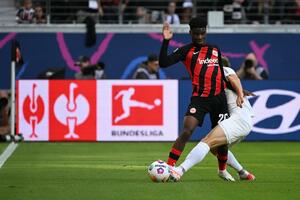 USPAVANKA U FRANKFURTU: Ajntraht i Frajburg odigrali bez golova