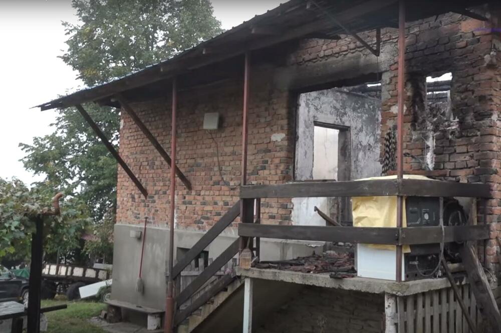 GROM UDARIO U KUĆU, IZGORELA DO TEMELJA: Porodica Luković izgubila krov nad glavom - Vatrogasci samo zatekli ZGARIŠTE (VIDEO)