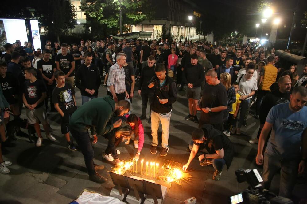 Hram Svetog Save, paljenje sveća, Poginuli Srbi