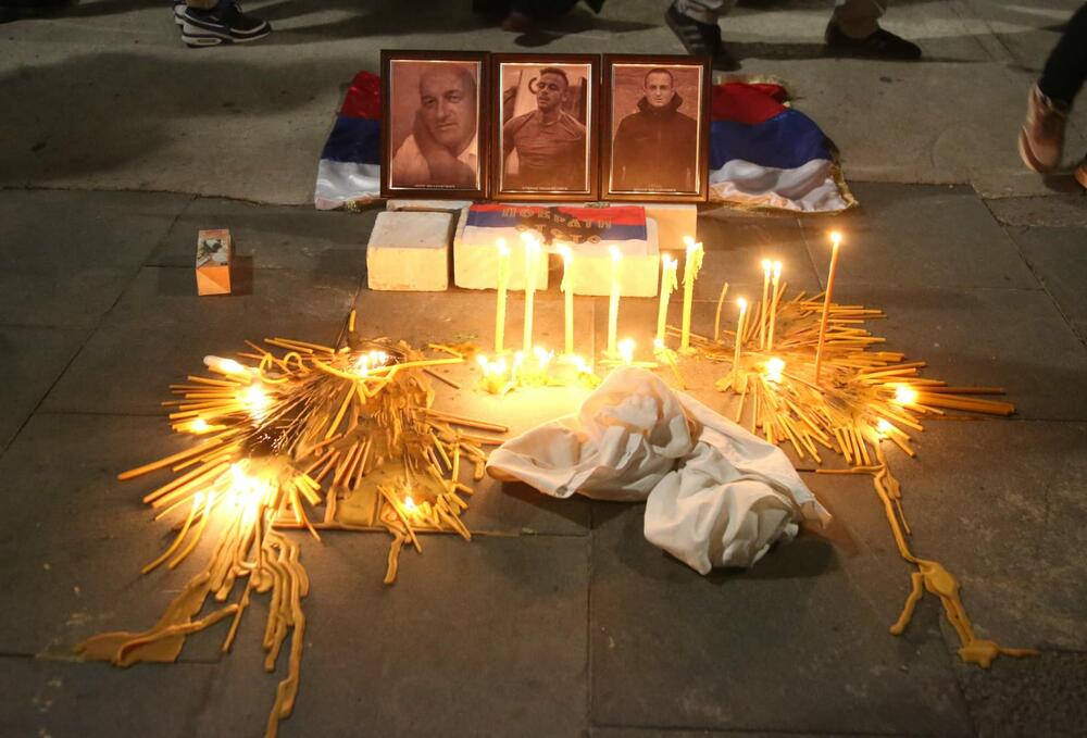Hram Svetog Save, paljenje sveća, Poginuli Srbi