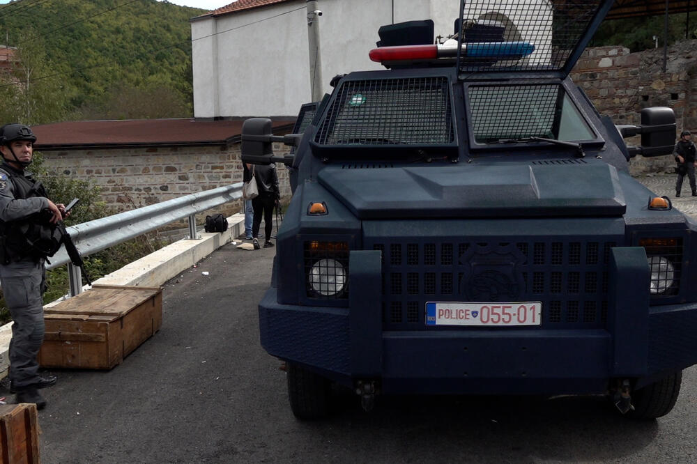 UHAPŠEN SRBIN NA PRELAZU MERDARE! Policija tzv. Kosova ga odvela u Prištinu