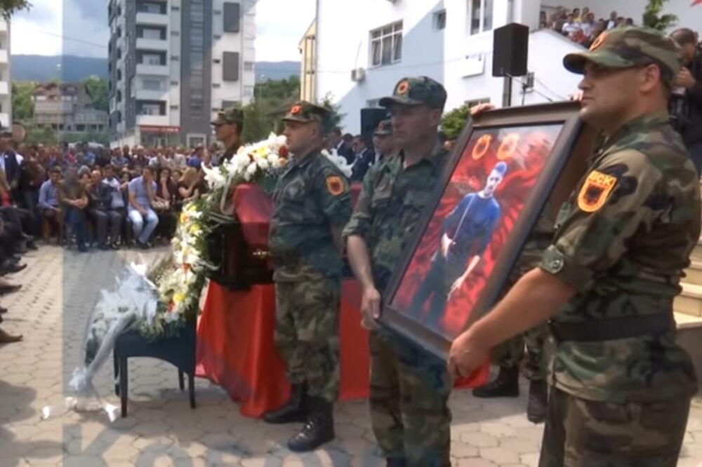 Teroriste napravili herojima... Ovako su sahranjeni zločinci koji su ubili makedonske policajce 
