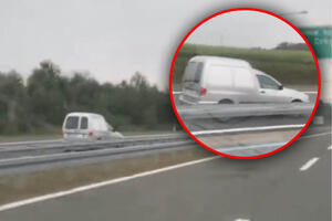 PIKAP JURI NAJBRŽOM TRAKOM U KONTRASMERU! Novi strašan snimak vožnje na auto-putu! Zašto ovo rade?! (VIDEO)