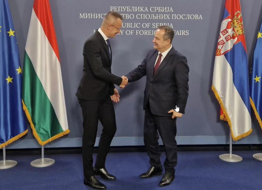 DAČIĆ SE SASTAO SA SIJARTOM: Odnosi Srbije i Mađarske zasnovani na odličnoj i razgranatoj saradnji u svim oblastima (FOTO)