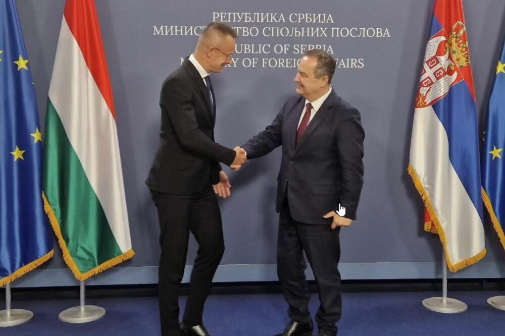 DAČIĆ SE SASTAO SA SIJARTOM: Odnosi Srbije i Mađarske zasnovani na odličnoj i razgranatoj saradnji u svim oblastima (FOTO)