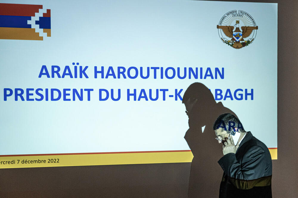 AZERBEJDŽAN ŽELI OVOG ČOVEKA: Raspisana poternica za bivšim jermenskim vođom Nagorno-Karabaha, već drže njegovog premijera (FOTO)