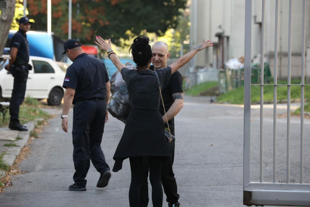 dugogodišnja partnerka zorana marjanovića došla da ga dočeka ispred centralnog zatvora pre dva dana