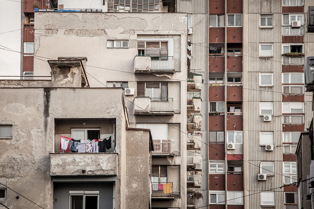OVO JE GORE I OD IZUVANJA ISPRED VRATA! Bukti rat između Beograđana koji žive u zgradama: Razbesneli ih ovi prizori! (FOTO)