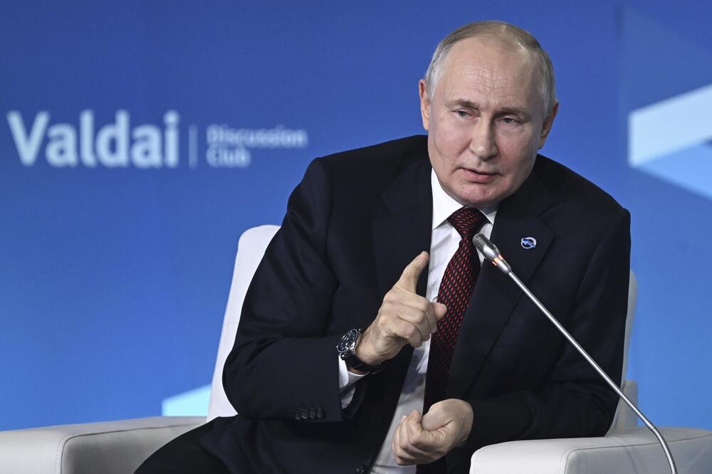 PUTIN: Zapad je sankcijama pokušao da udari na Rusiju, ali je kaznio samog sebe!