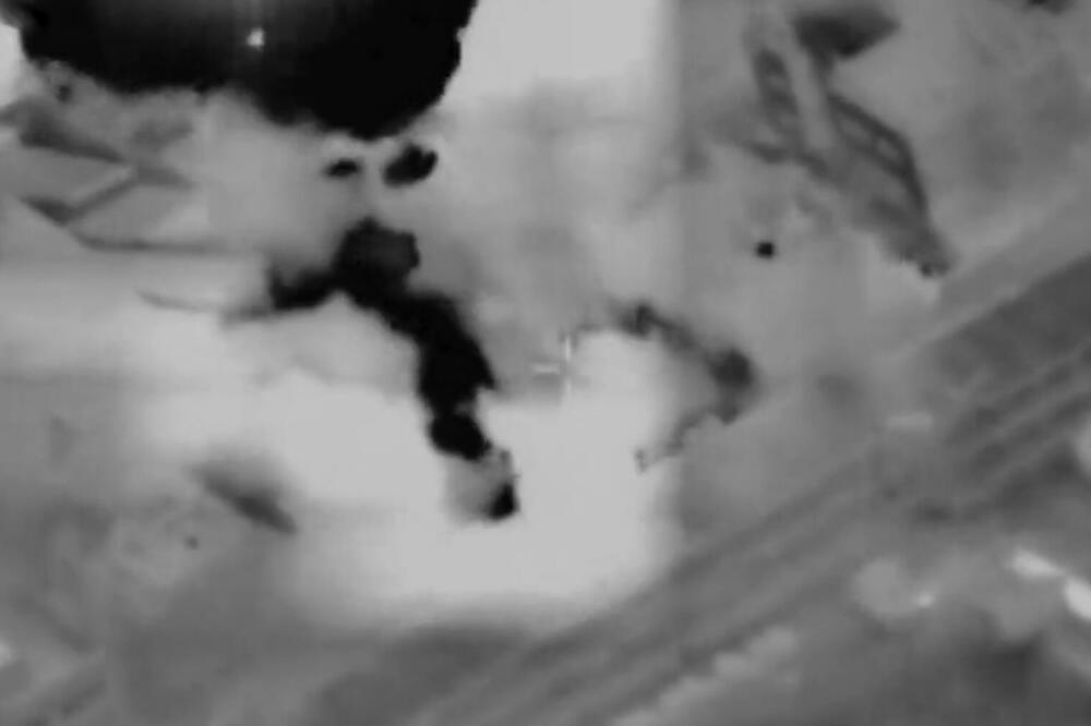 UNIŠTENO SKLONIŠTE ŠEFA HAMASOVIH ŠPIJUNA: Izrael objavio snimak udara borbenih aviona u Pojasu Gaze, eksplozije ne staju (VIDEO)