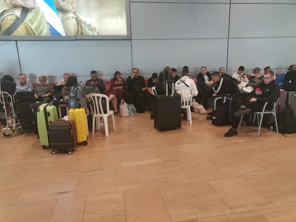 Srbi zarobljeni na aerodromu u Tel Avivu