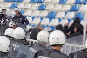 SKANDALOZAN SNIMAK! Navijači Vojvodine objavili video okršaja sa policijom u Novom Pazaru