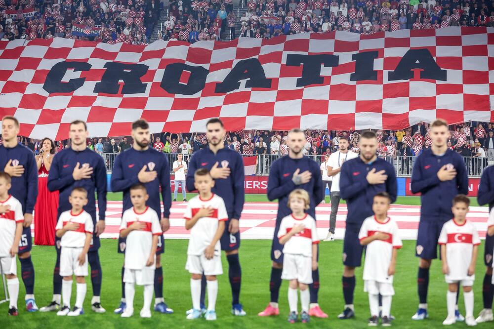 SKANDAL U OSIJEKU: Hrvatski navijači na utakmici protiv Turske pevali ustaške pesme