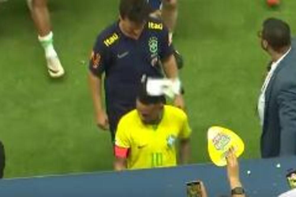 SKANDAL! BESNI NAVIJAČ POGODIO NEJMARA U GLAVU! Zbog bruke na terenu, slavni Brazilac dobio žestok udarac - odmah je uzvratio!