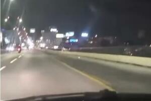 PA KAKO, JUNAČE?! Jeziv prizor na Brankovom mostu - ovo što je vozač uradio je SULUDO! (VIDEO)