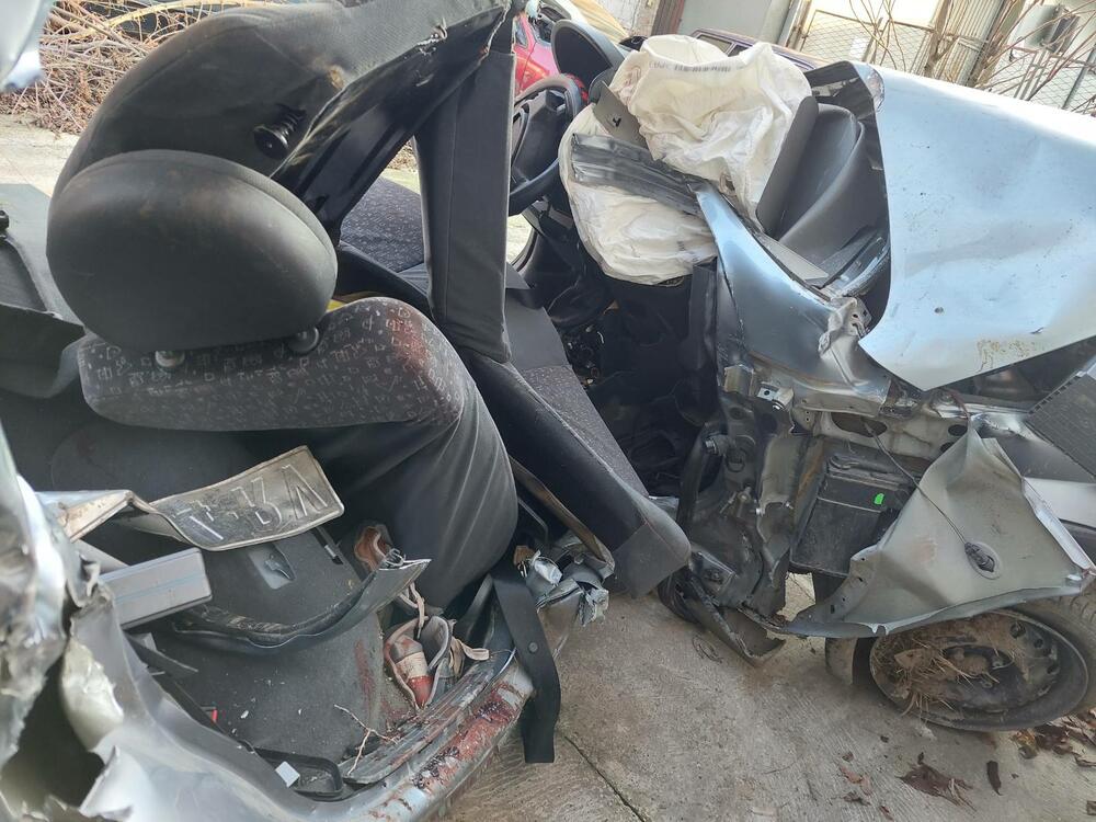 automobil smrskan nakon udesa