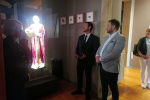 PREDSTAVLJEN HOLOGRAM CARA LAZARA U NARODNOM MUZEJU KRUŠEVAC: Prvi muzej u Srbiji koji ima hologram u okviru svoje stalne postavke