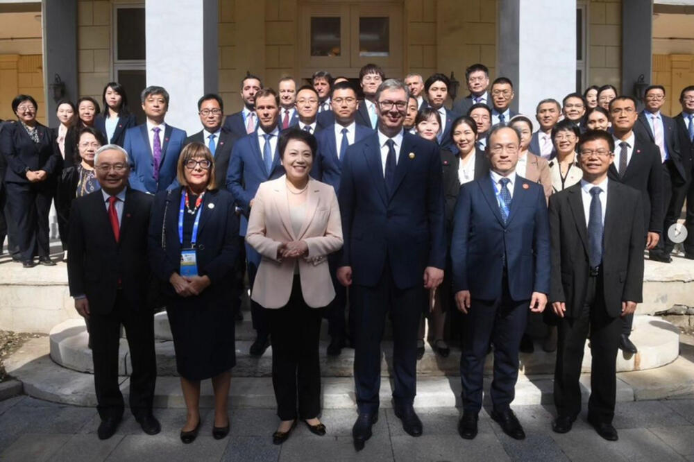 "VELIKA ČAST I ZADOVOLJSTVO" Predsednik Vučić sa Čen Bo obišao Kineski institut za međunarodne studije u Pekingu (FOTO)
