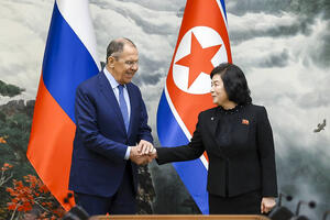 "OPASNA VOJNA POLITIKA AMERIKE": Lavrov u Severnoj Koreji zabrinut što SAD u regionu postavljaju "nuklearne elemente"
