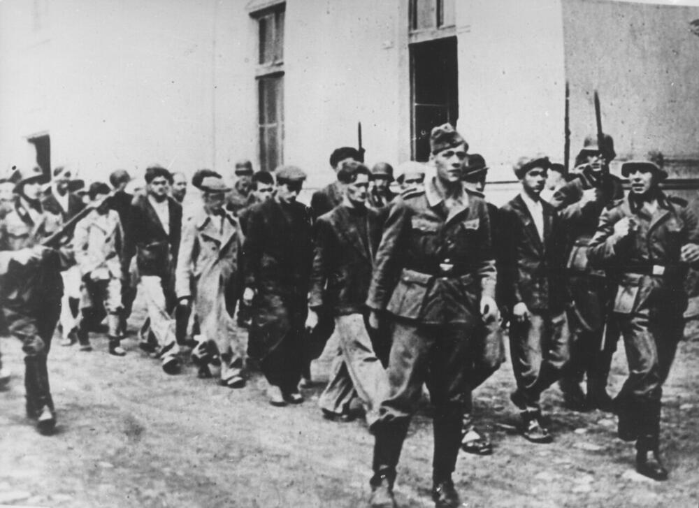 Ljude kuje su Ljotićevci pokupili Nemci sprovode na strelajnje