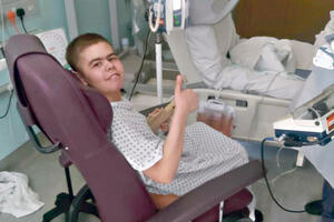 "POBEDIĆEMO": Drugari za svog Nedeljka (17) koji u Londonu vodi životnu bitku protiv raka!