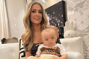 "MOJ SIN JE ZDRAV, SAMO IMA VELIKI MOZAK": Paris Hilton žestoko odbrusila na SRAMNE komentare na račun njenog deteta (FOTO)
