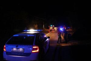PRVA SLIKA S MESTA NESREĆE U ZEMUNU: Muškarac pretrčavao ulicu van pešačkog, auto ga udario i usmrtio (FOTO)