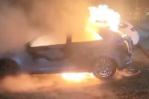 ŠAPČANIN MORTUS PIJAN SEO U AUTO, ZAPALIO CIGARETU, PA UMALO ŽIV IZGOREO: Vatra buknula zbog onog što je držao u GEPEKU (VIDEO)