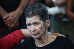 "REKLI SU DA ME NEĆE POVREDITI JER VERUJU U KURAN": Starica prošla pakao u tunelima Hamasa, besna na izraelsku vladu (FOTO)