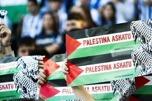 OVA SLIKA OBILAZI SVET! Navijači Livorna pružili podršku narodu Palestine, pa razvili transparent KOSOVO JE SRBIJA (FOTO)