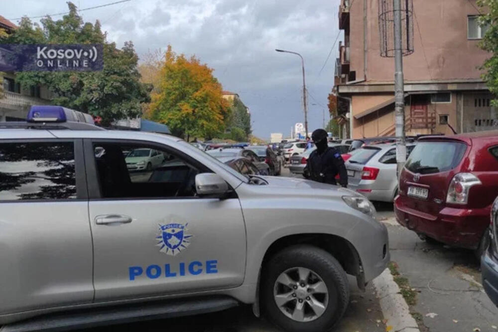 NOVO ZASTRAŠIVANJE SRBA U TOKU: Tzv. kosovska policija ponovo pretresa na najmanje dve lokacije u Severnoj Mitrovici (FOTO)