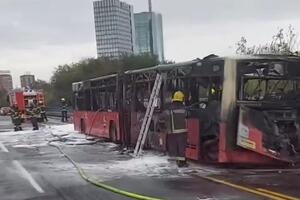 STAKLA POPUCALA, SEDIŠTA ISTOPLJENA: Samo je ovo ostalo od autobusa na liniji 704 koji je izgoreo na Brankovom mostu (FOTO)