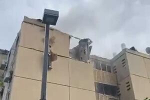 HAMASOVA RAKETA POGODILA STAMBENU ZGRADU U TEL AVIVU: Povređene tri osobe! (VIDEO)