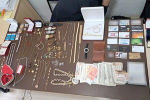 DOLIJAO OPASAN PROVALNIK! Evo šta je sinoć ukrao u kući u Kragujevcu - nakit i novac od POLA MILIONA EVRA! Krađa mu je bila KOBNA!