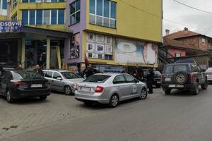 NOVO ZASTRAŠIVANJE SRBA U ZVEČANU: Specijalci kosovske policije pretresaju Robnu kuću "Metal"