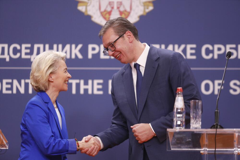 Aleksandar Vučić, Ursula fon der Lajen
