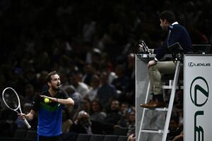 MEDVEDEV DOŽIVEO NERVNI SLOM! Ruski teniser POLUDEO zbog publike u Parizu, pa ušao u ŽESTOKU RASPRAVU sa navijačima! (VIDEO)
