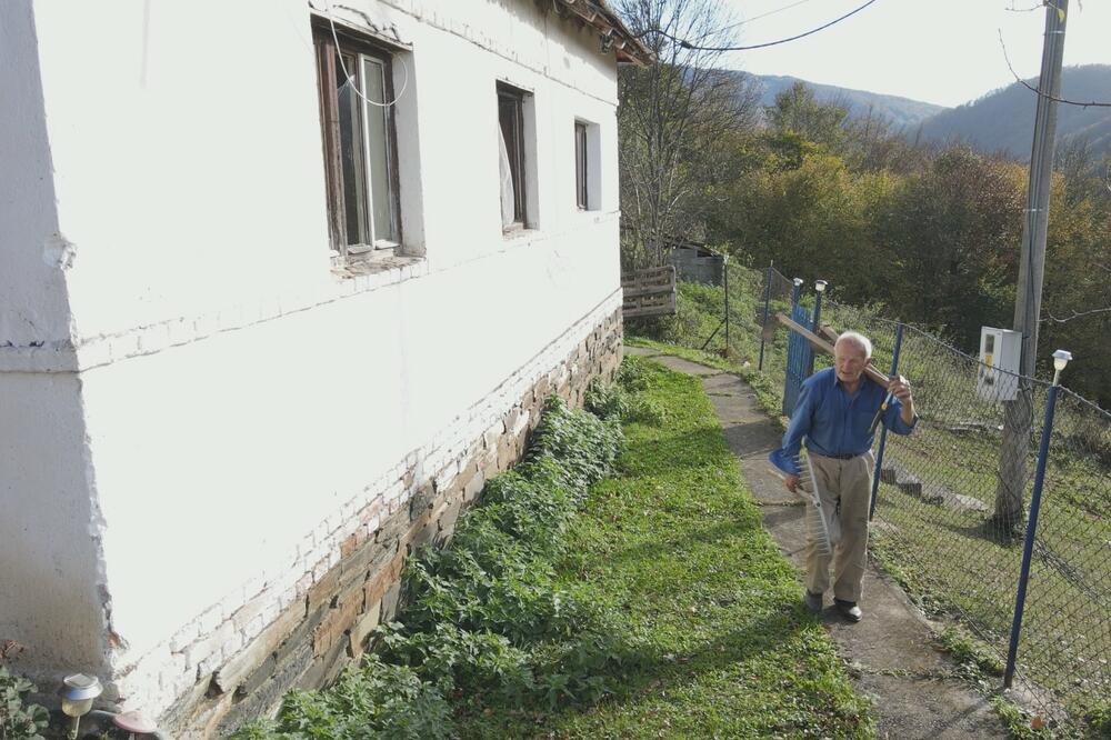 "POLA FAMILIJE NAM JE POMRLO DOK SMO DOČEKALI PRAVDU" Prodanovići iz sela kod Ivanjice 60 godina vodili borbu ZA SVOJE OGNJIŠTE