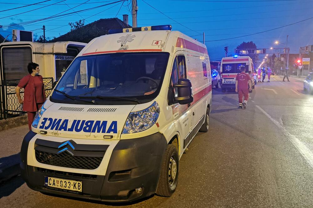 TEŠKA SAOBRAĆAJNA NESREČA NA PUTU ČAČAK - KRALJEVO: U sudaru 2 vozila, troje povređeno, prevezeni u bolnicu