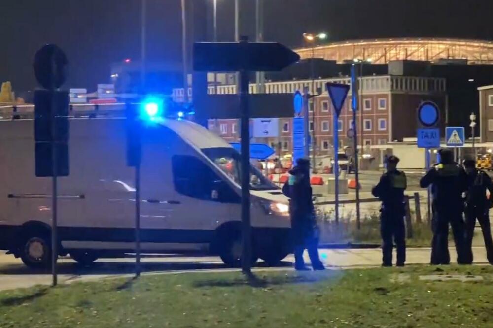 MUŠKARAC SE ZABARIKADIRAO SA DECOM U AUDIJU I PUCA NA POLICIJU Drama na aerodromu u Hamburgu, SVE BLOKIRANO (VIDEO)