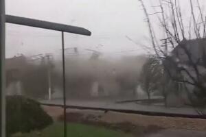 HOROR KOD BAČKE PALANKE Zbog olujnog udara vetra u trenu OSTALI BEZ DELA KROVA: Jeziv prizor u Pivnicama, ljudi VAN SEBE (VIDEO)
