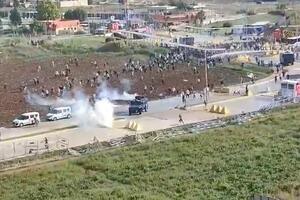 DEMONSTRANTI POKUŠALI DA UPADNU U AMERIČKU VOJNU BAZU! Scene haosa u Turskoj, policija koristila suzavac i VODENE TOPOVE (VIDEO)