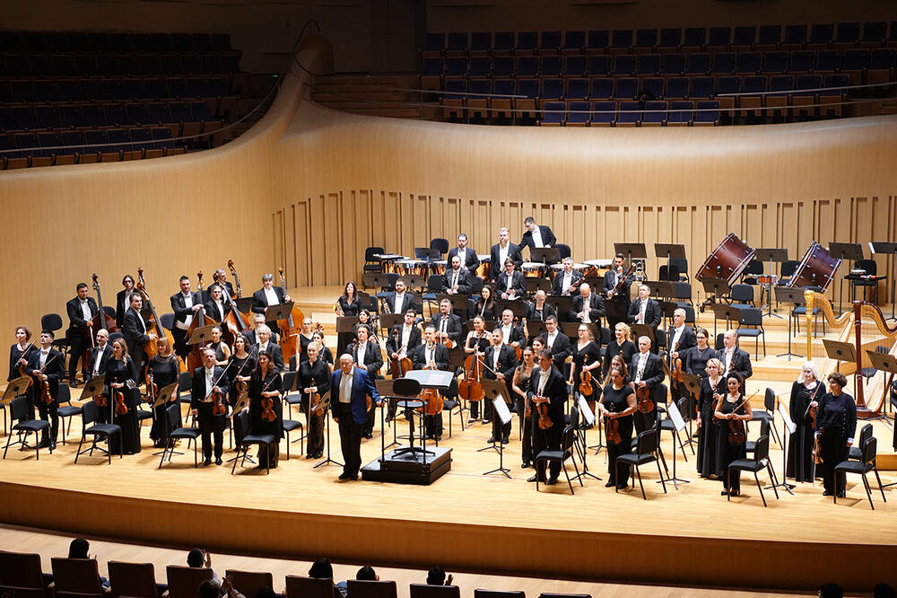 SPEKTAKULARNI POČETAK TURNEJE BEOGRADSKE FILHARMONIJE PO KINI: Publika obacijama pozdeavila dirigenta i orkestar!